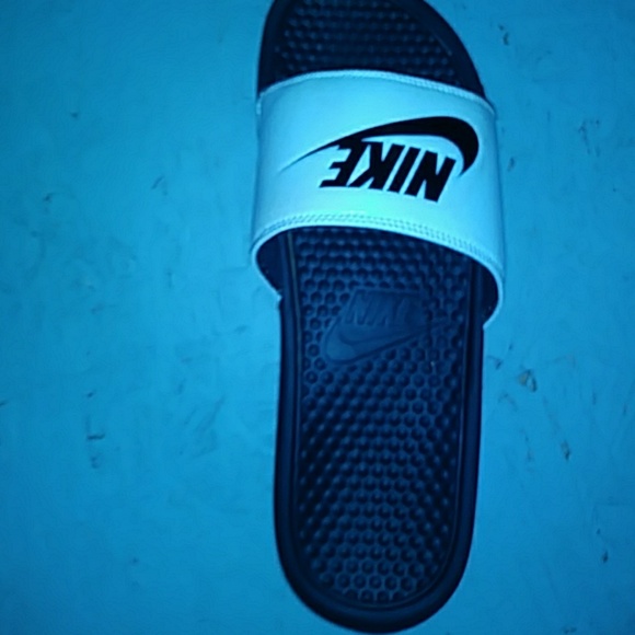 Nike slides men or women - Picture 3 of 5